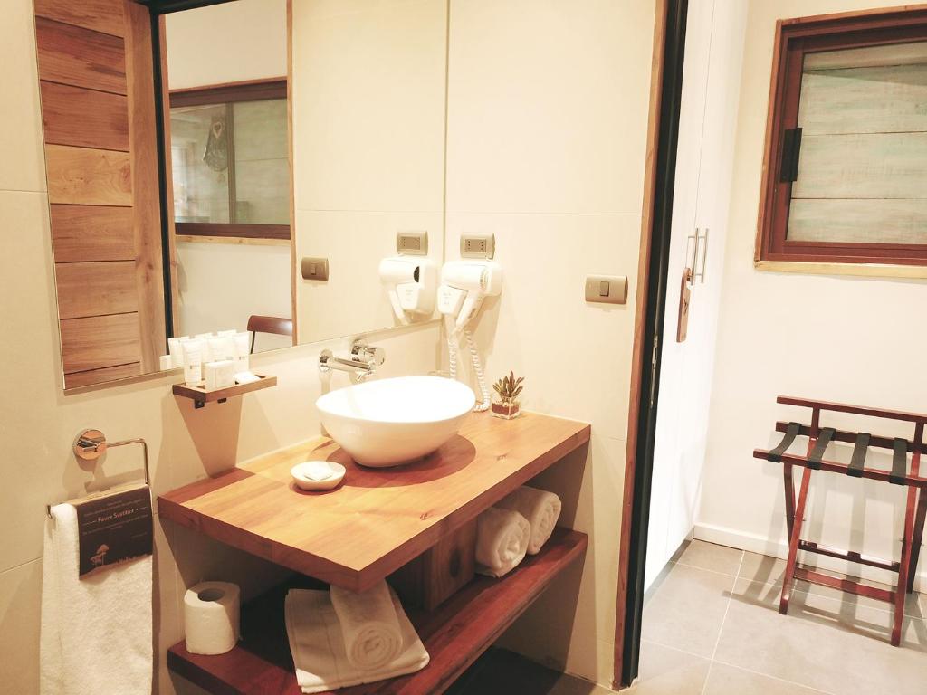 Un baño de Maki Hotel