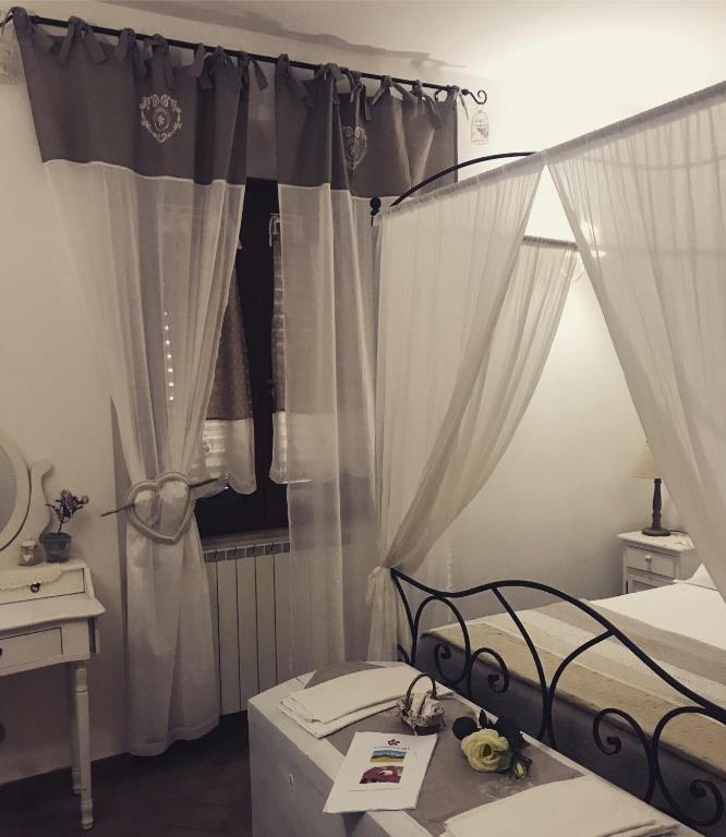 Uma cama ou camas num quarto em Le Tartarughe rooms
