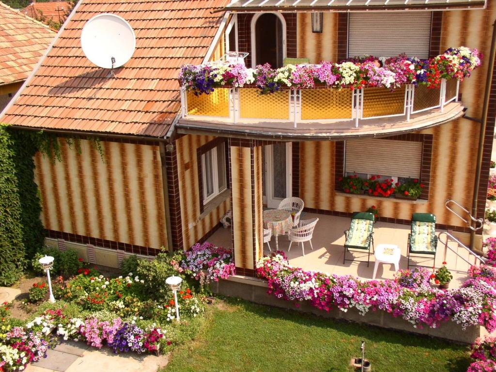 Vonkajšia záhrada v ubytovaní Amália Apartman