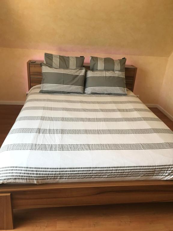 Postel nebo postele na pokoji v ubytování Chez Dina