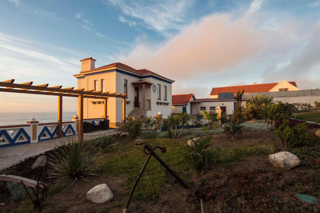 a house with a view of the ocean at Chalet O Amorzinho Sintra Praia in Sintra