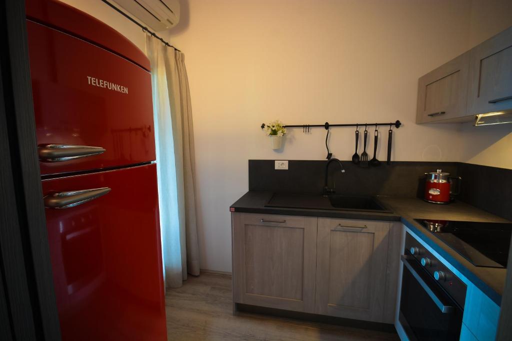 Kuchyňa alebo kuchynka v ubytovaní Cascina Varini