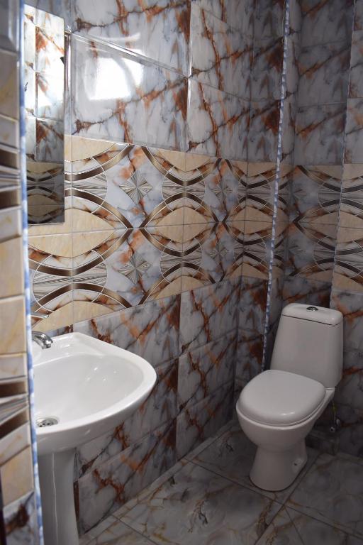 Koupelna v ubytování Guest house BAGRATIONI