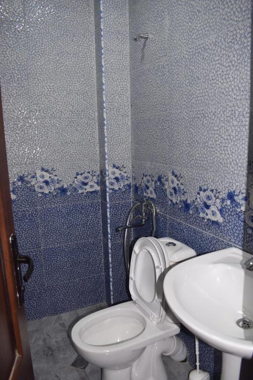 Koupelna v ubytování Guest house BAGRATIONI