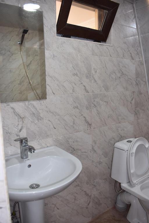 Koupelna v ubytování Guest house BAGRATIONI