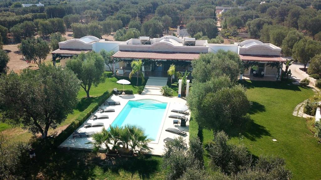 an aerial view of a house with a swimming pool at Villa M in Specchiolla 