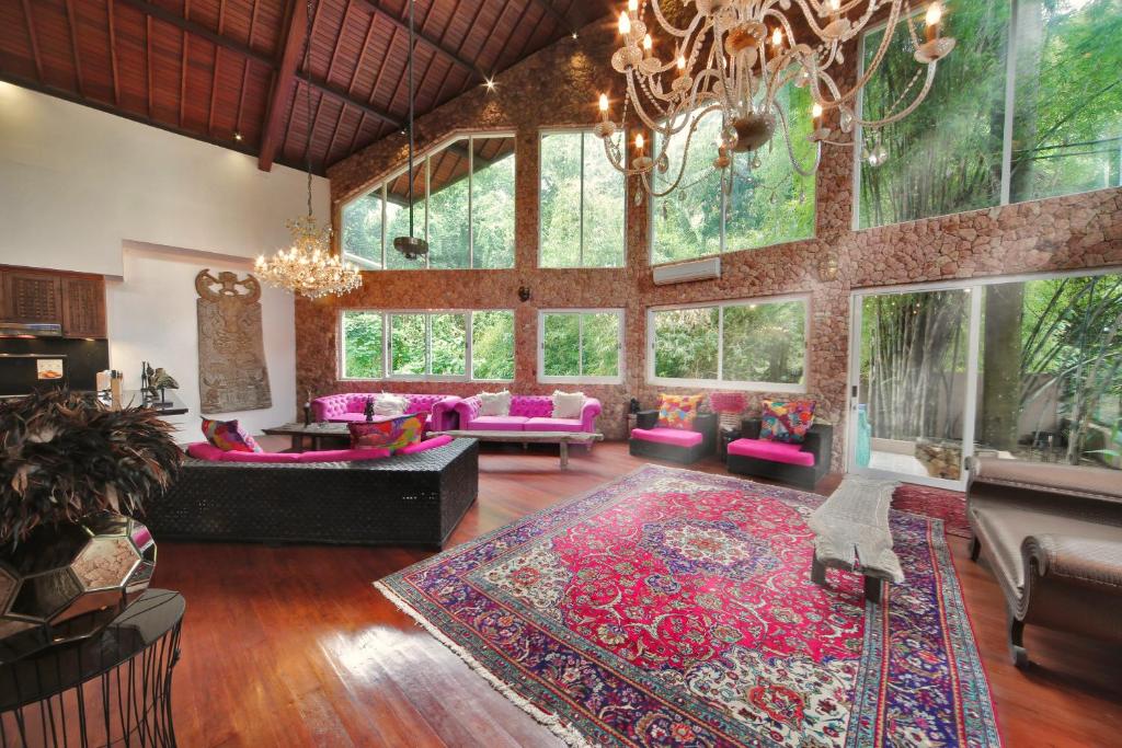 Khu vực ghế ngồi tại Villa Jeannie