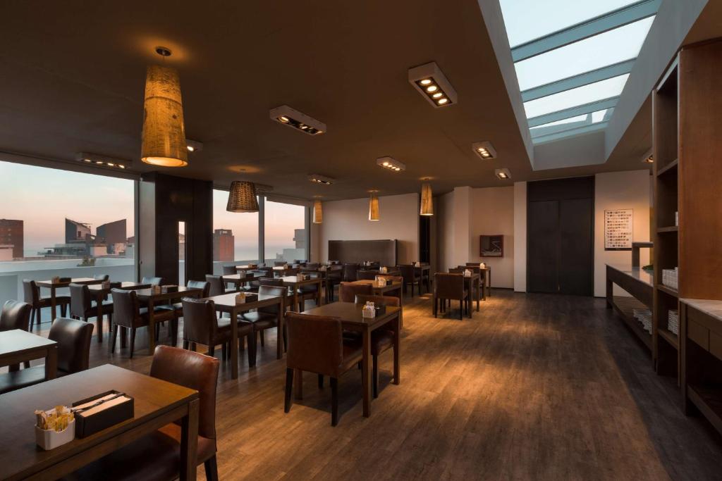 Restaurace v ubytování Esplendor by Wyndham Montevideo Cervantes