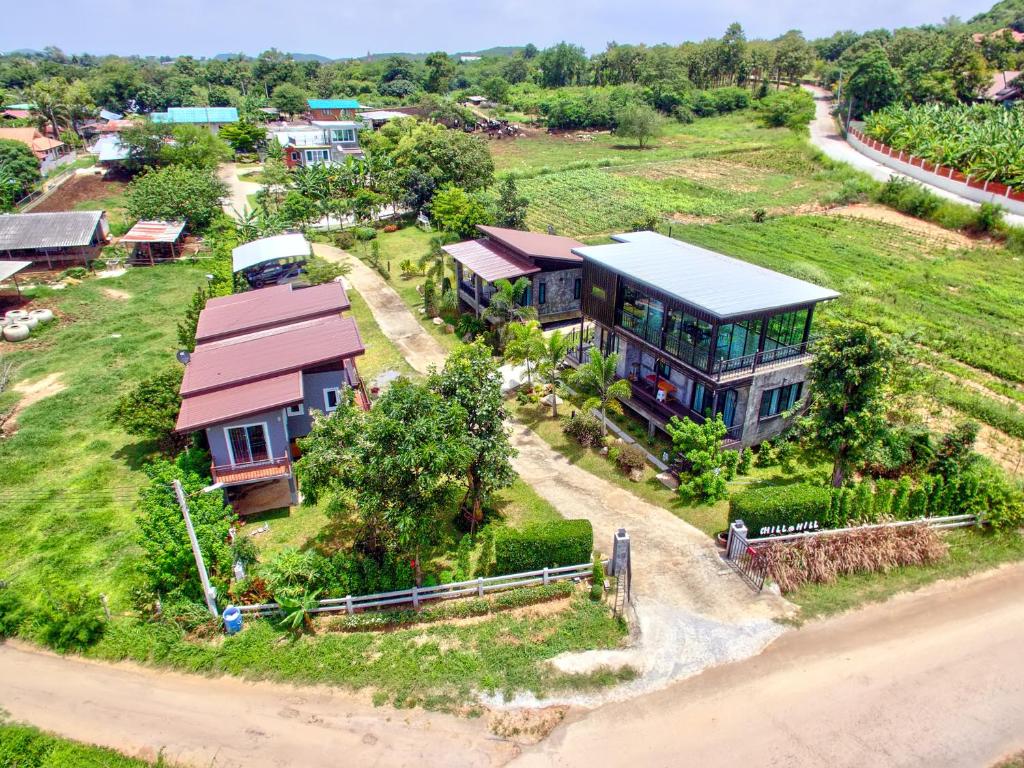 Vue aérienne d'une maison sur une colline dans l'établissement Chill at Hill, à Pak Chong