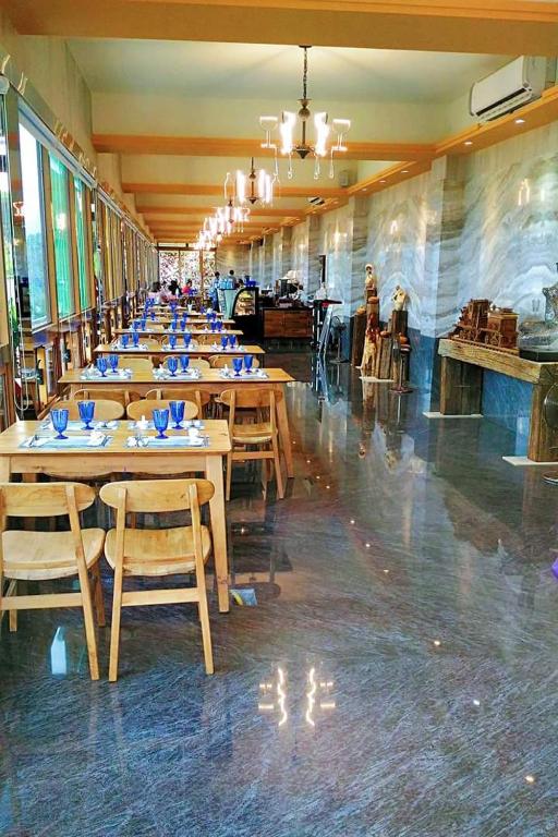 Restaurace v ubytování Rainbow Hill House彩虹山舍