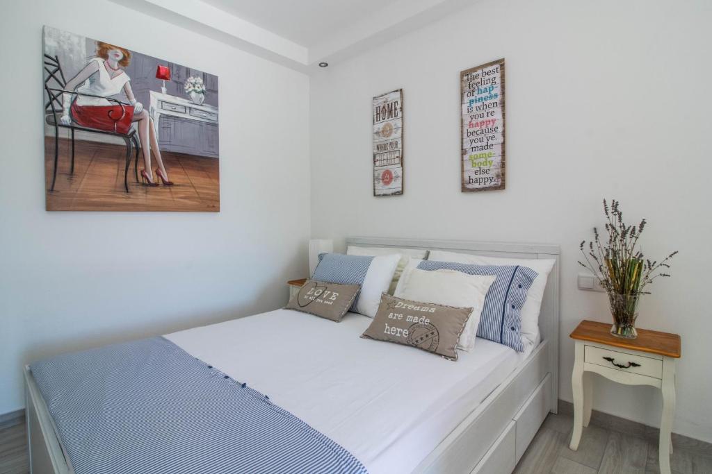 Postel nebo postele na pokoji v ubytování Adriana Holiday Apartment