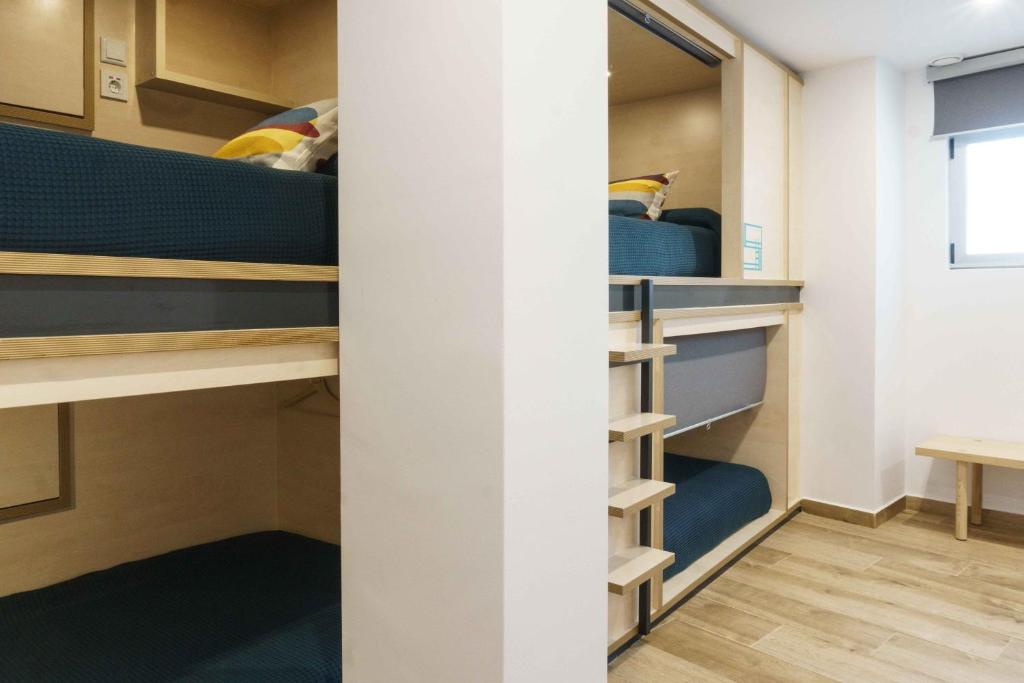 TAKE SURF Hostel Conil - Bed In 4-Bed Mixed Dormitory Room
