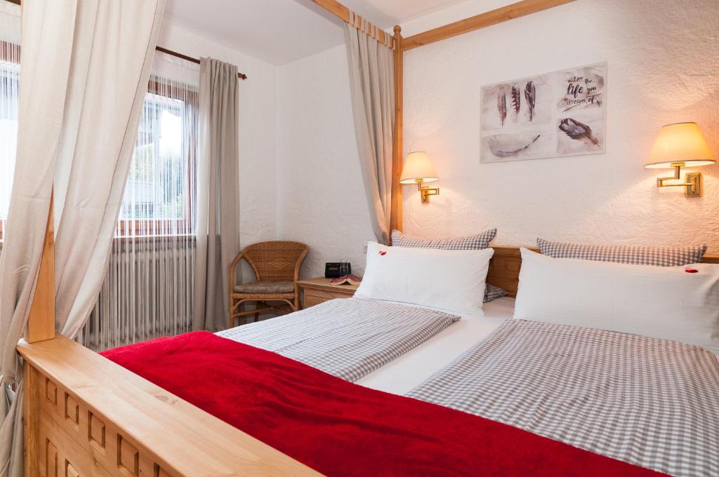 Postel nebo postele na pokoji v ubytování Hotel Effland -Sauna -Pool