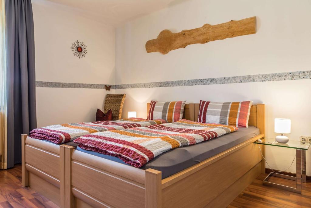Postel nebo postele na pokoji v ubytování Ferienwohnung Zetzl