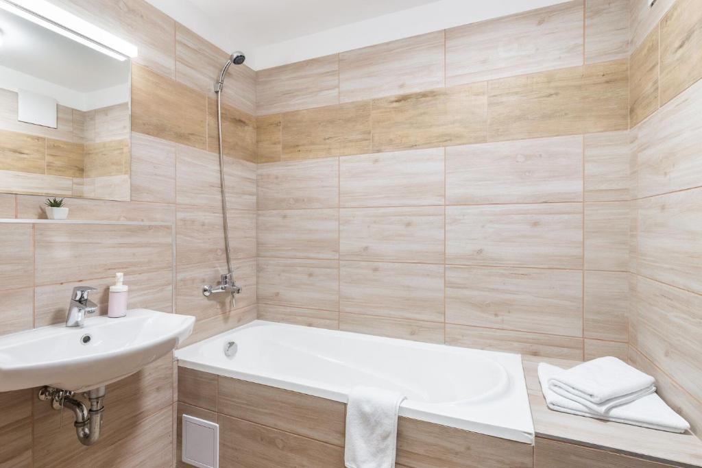 Koupelna v ubytování Corvin Residence Apartments