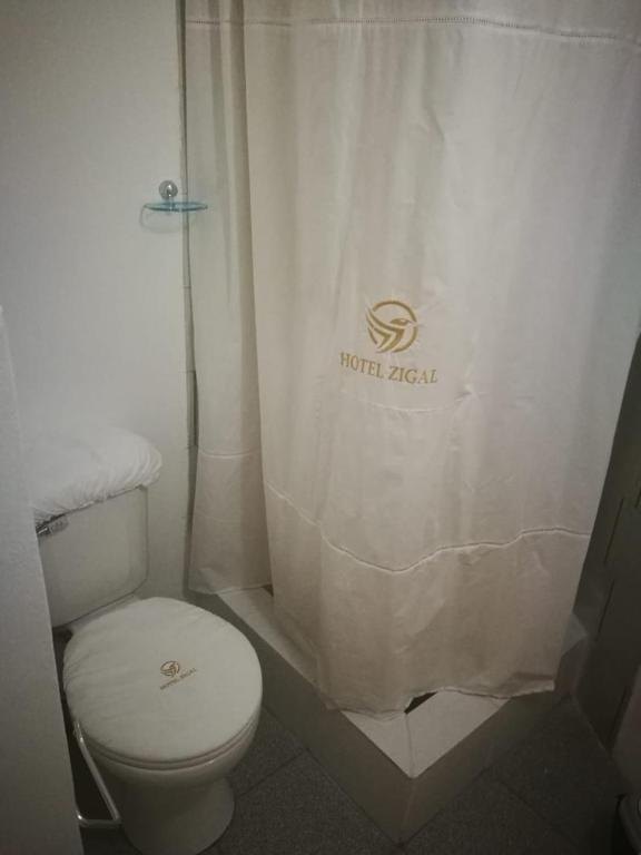 Koupelna v ubytování Zigal hotel