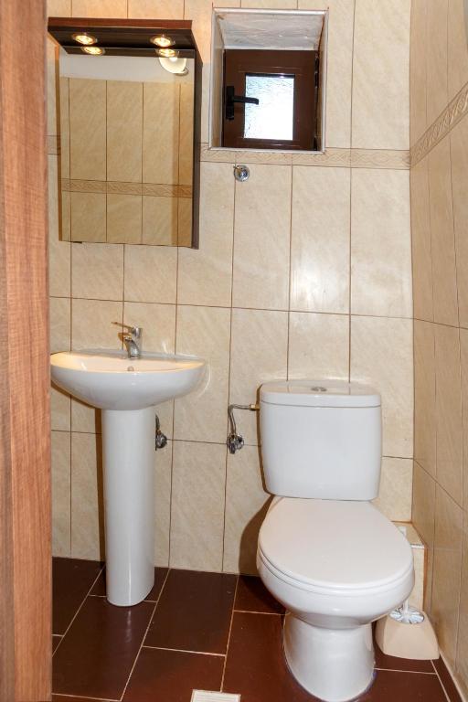 Koupelna v ubytování Emi House