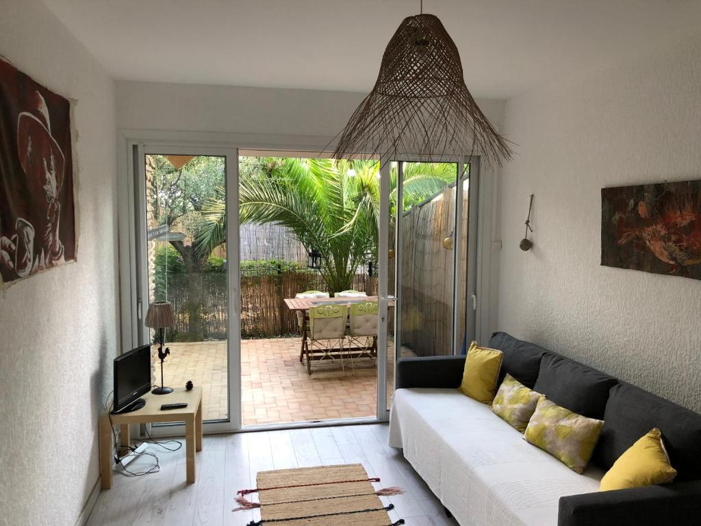 **** Beau T2 de 40 m2, jardin de 70m2, au calme, à 50 mètres de la plage - Apartment