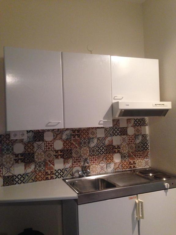 Kuchyň nebo kuchyňský kout v ubytování Villa POLYTIMI