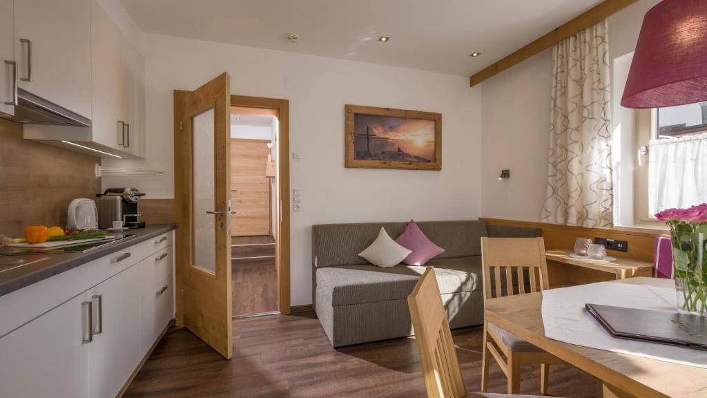 Kuchyň nebo kuchyňský kout v ubytování Apartments Schöne Aussicht