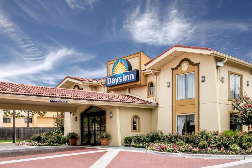 a rendering of the front of agas inn at Days Inn by Wyndham Houston in Houston