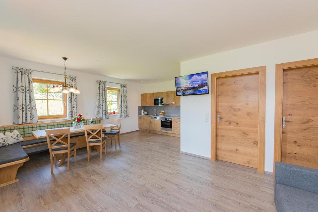 Kuchyň nebo kuchyňský kout v ubytování Apartments Unterfischergut