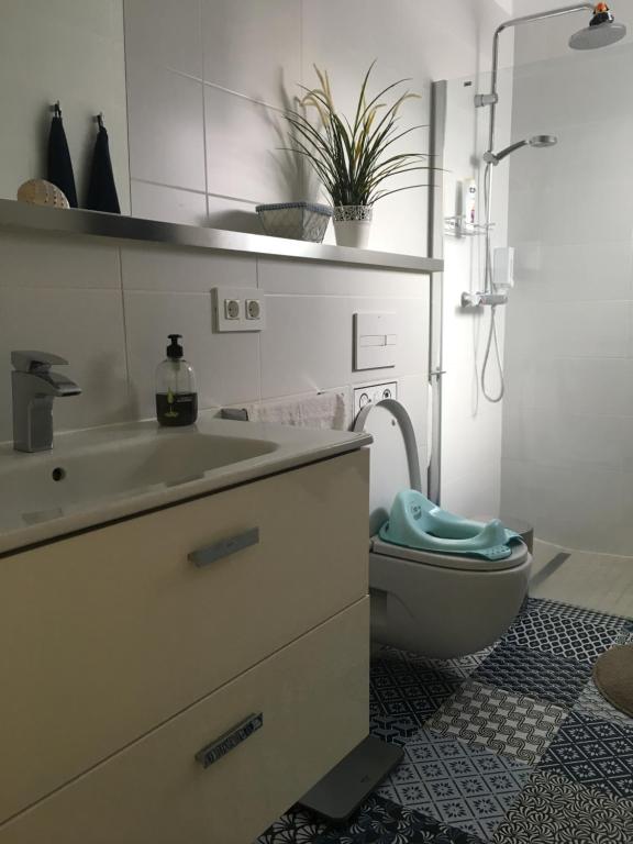 A bathroom at Modern penthouse near the sea