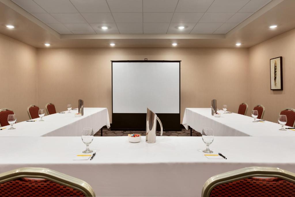 Konferenční prostory v ubytování Ramada by Wyndham St Paul AB
