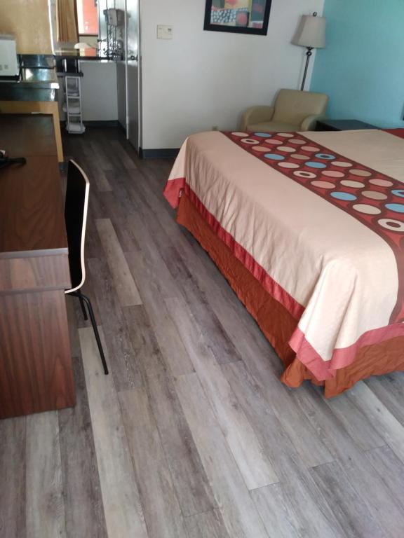 Postel nebo postele na pokoji v ubytování Super 8 by Wyndham Indio