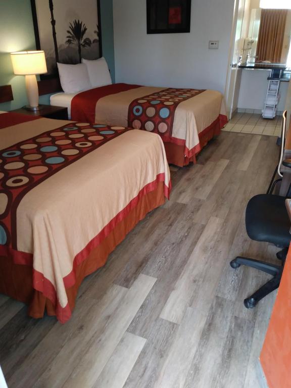 Postel nebo postele na pokoji v ubytování Super 8 by Wyndham Indio
