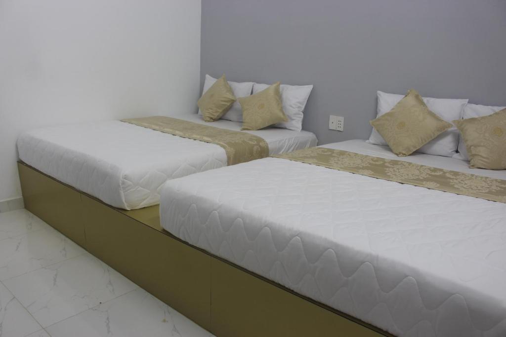 Postel nebo postele na pokoji v ubytování Phuc Hau Hotel