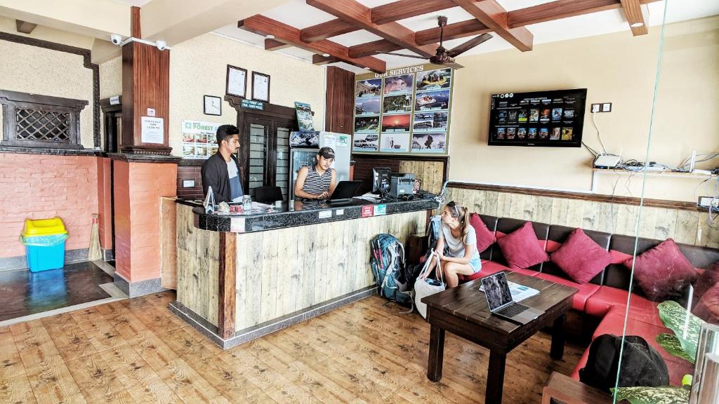 The lounge or bar area at Hotel Forest Lake Backpackers' Hostel