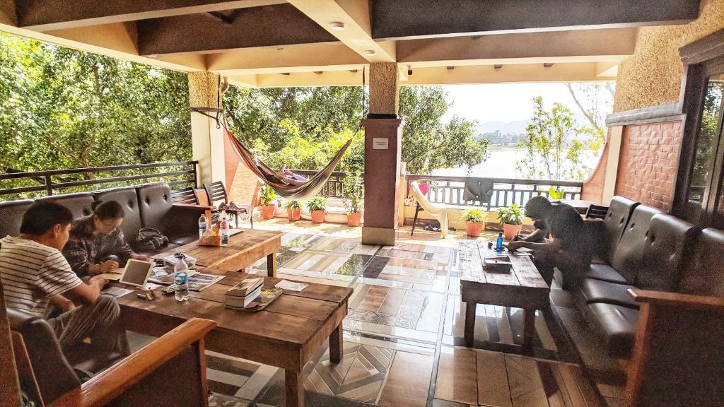 A seating area at Hotel Forest Lake Backpackers' Hostel
