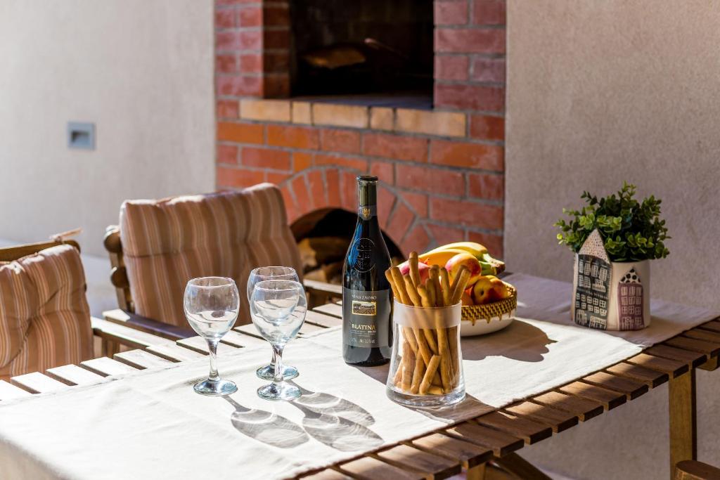 Nápoje v ubytovaní Villa Doli - Lovely holiday home with private pool