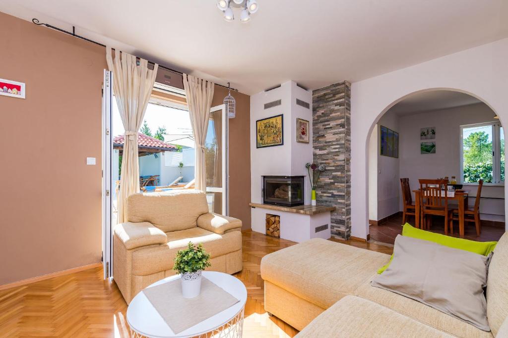 Posedenie v ubytovaní Villa Doli - Lovely holiday home with private pool
