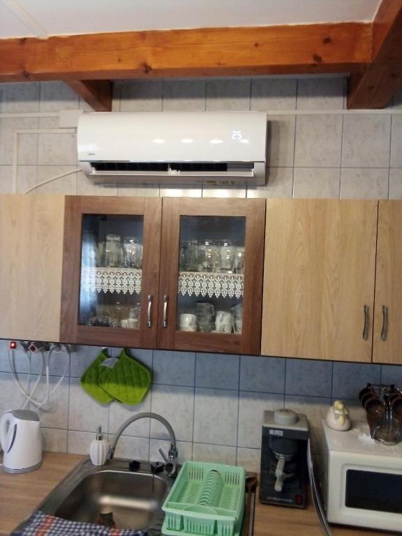 Kuchyňa alebo kuchynka v ubytovaní Vacsacsi vendégház