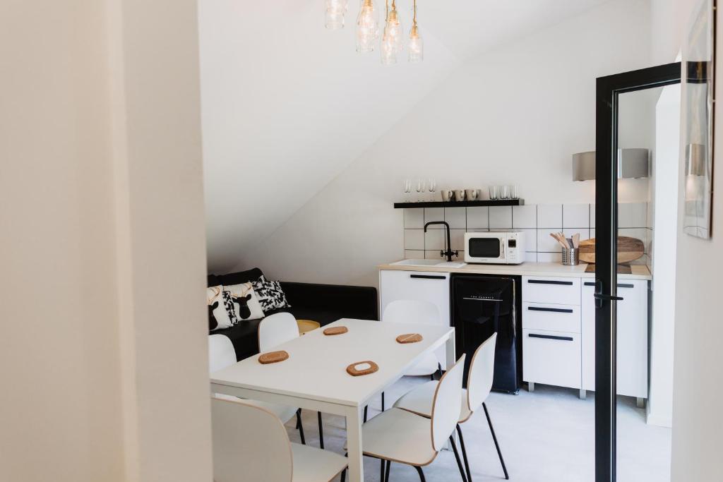 A kitchen or kitchenette at Street Food Possonium Apartments