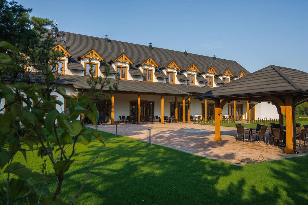 Budova, kde se hotel nachází