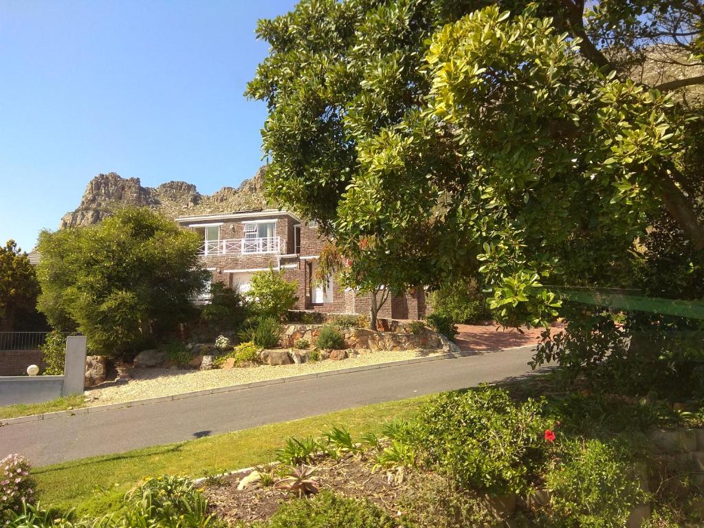 a house on the side of a road at Spectrum of views near Muizenberg in Lakeside