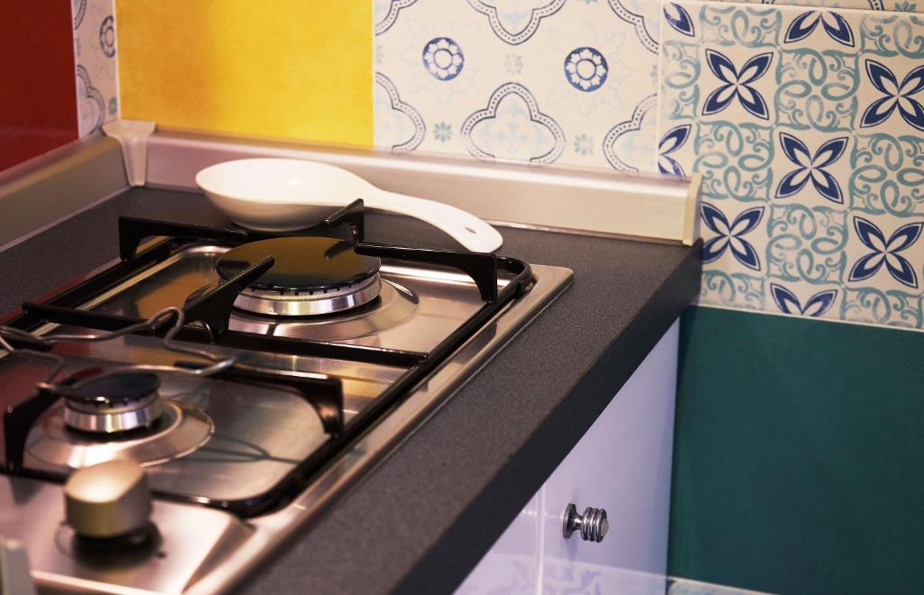 A kitchen or kitchenette at Neapolitan House