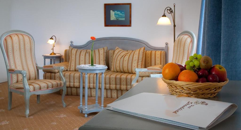 Posezení v ubytování Hotel Stranddistel Rügen