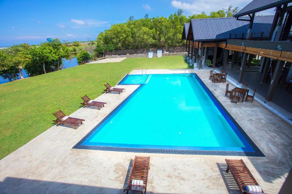 Bazén v ubytování Amora Lagoon Hotel nebo v jeho okolí