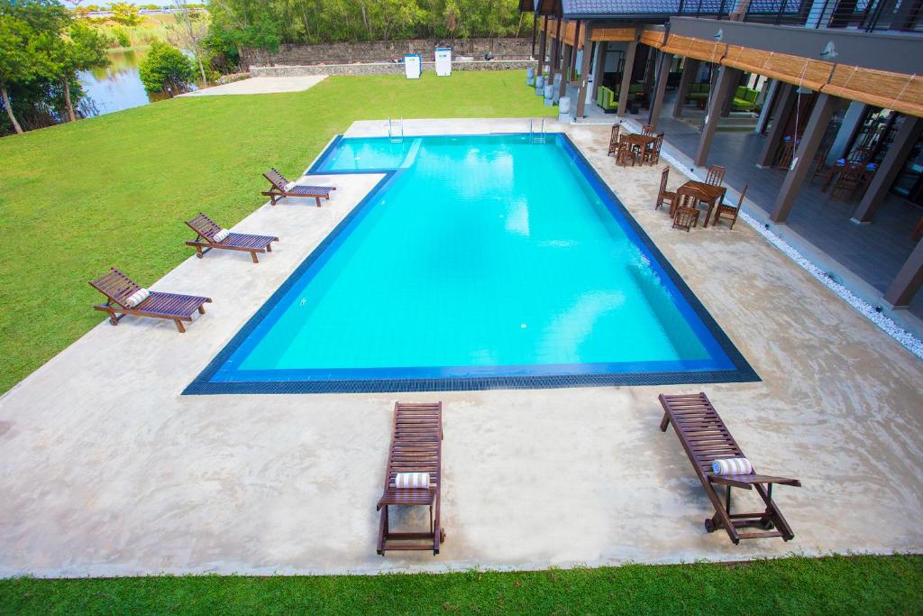 Bazén v ubytování Amora Lagoon Hotel nebo v jeho okolí