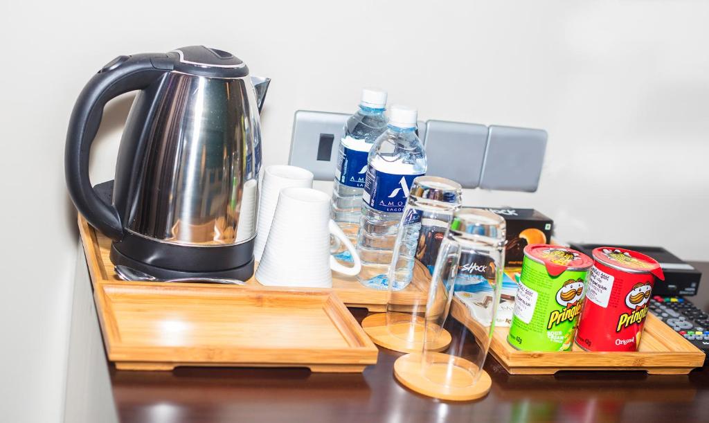 Příslušenství pro přípravu čaje a kávy v ubytování Amora Lagoon Hotel