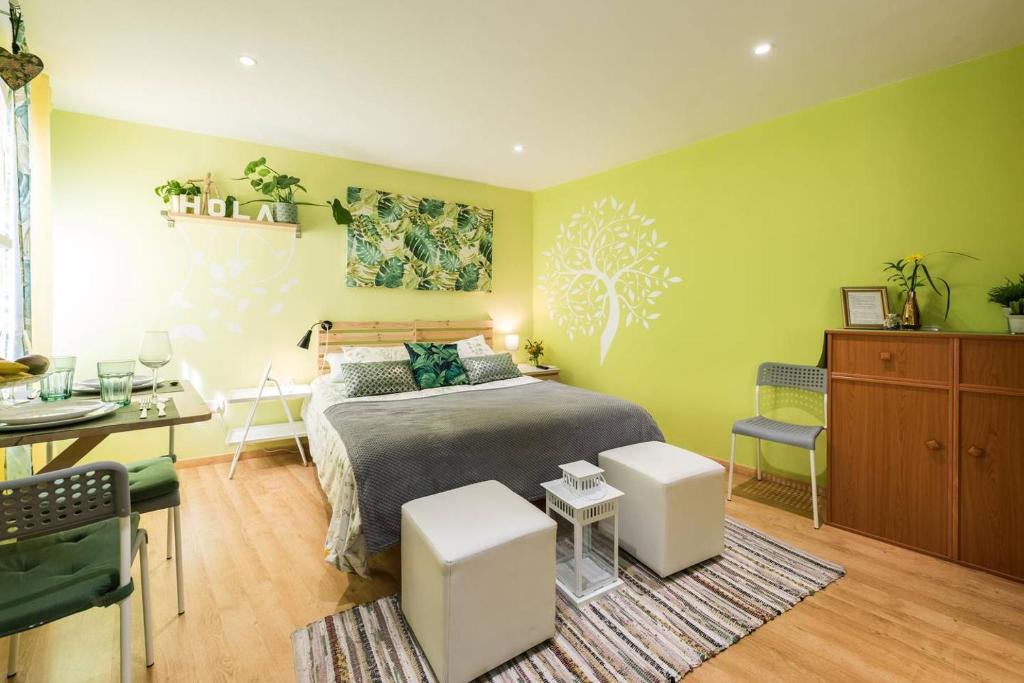 a bedroom with a bed and a table and chairs at Ático en Céntrico edificio cerca de la Gran Vía - Madrid in Madrid