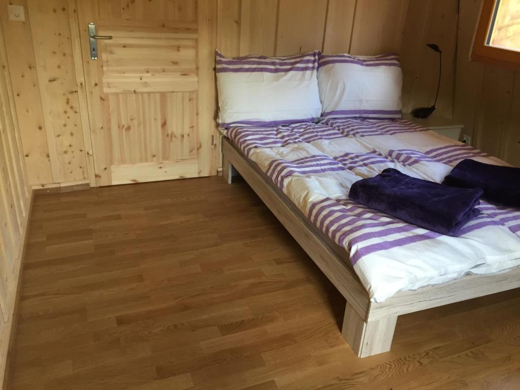 Postel nebo postele na pokoji v ubytování Chez Dodo 2534 Orvin Le Foncet