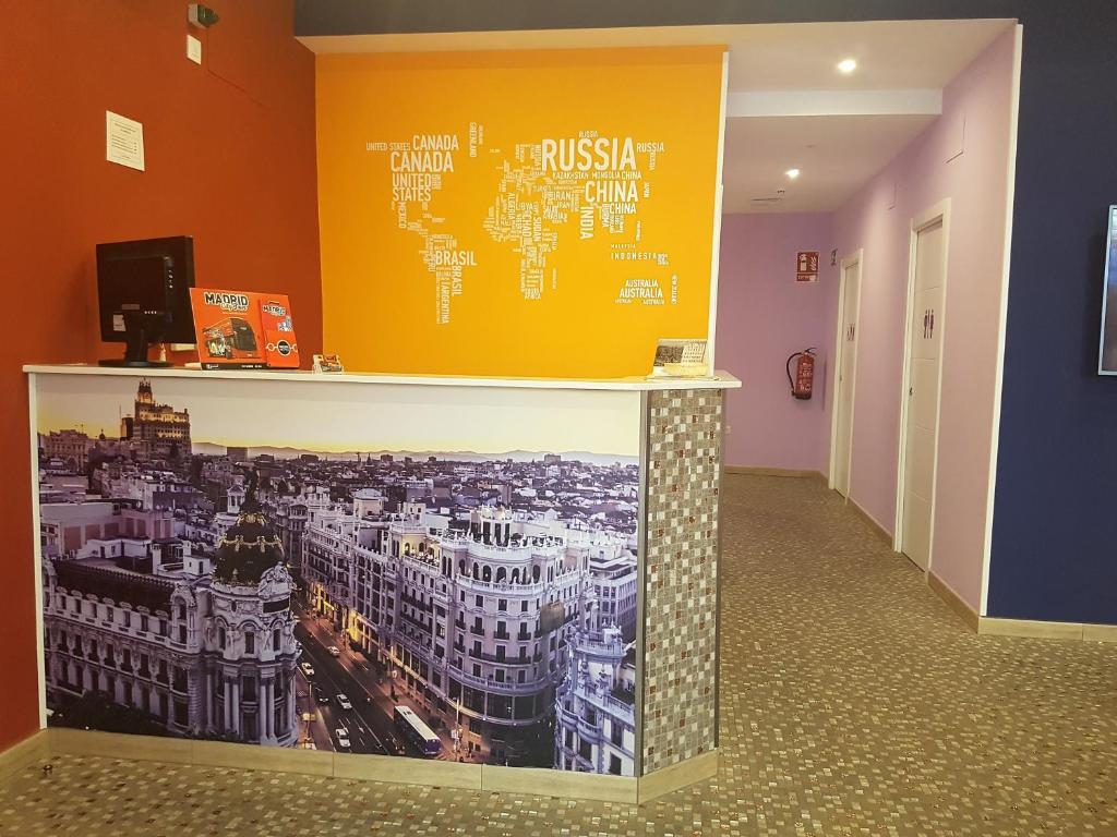 Una televisión o centro de entretenimiento en Avenida De America Tijcal