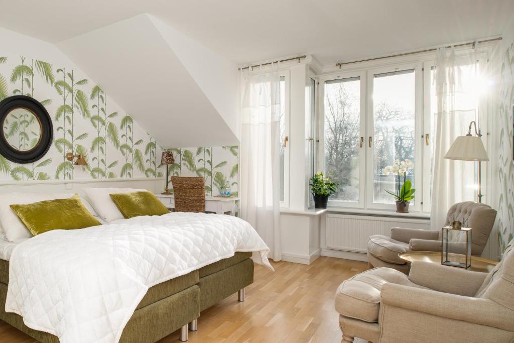 Postel nebo postele na pokoji v ubytování Trosa Stadshotell & Spa