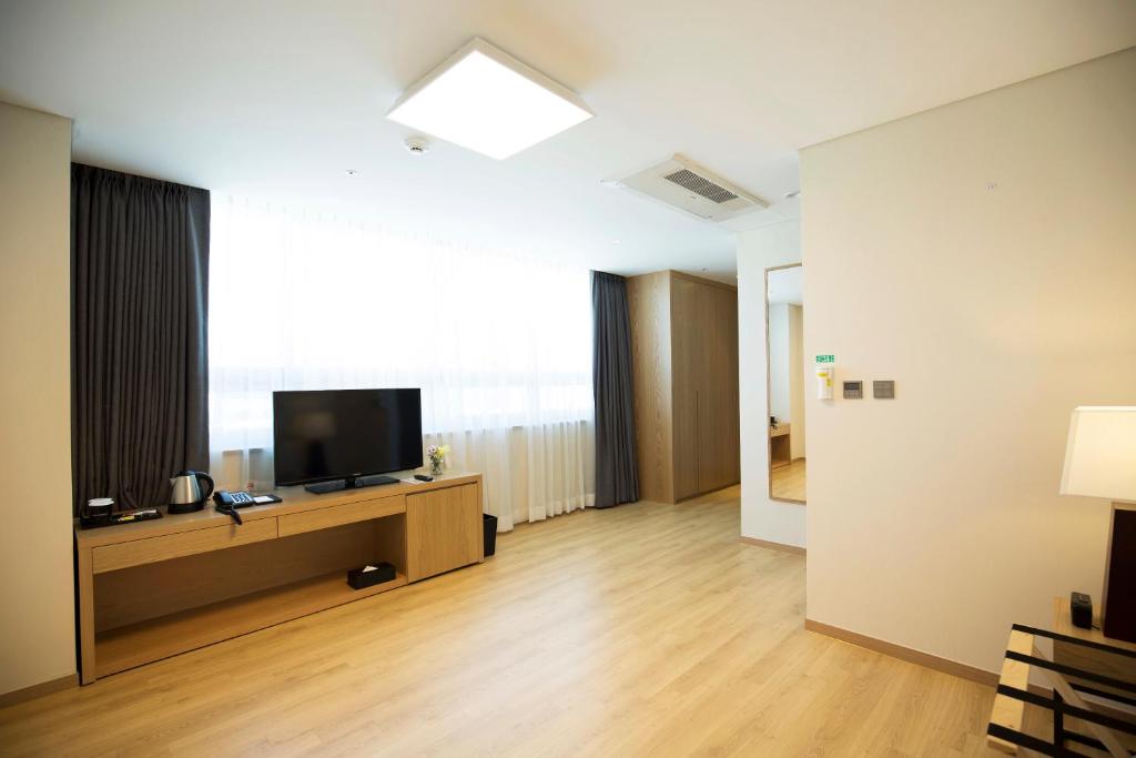 TV a/nebo společenská místnost v ubytování Best Western Haeundae Hotel