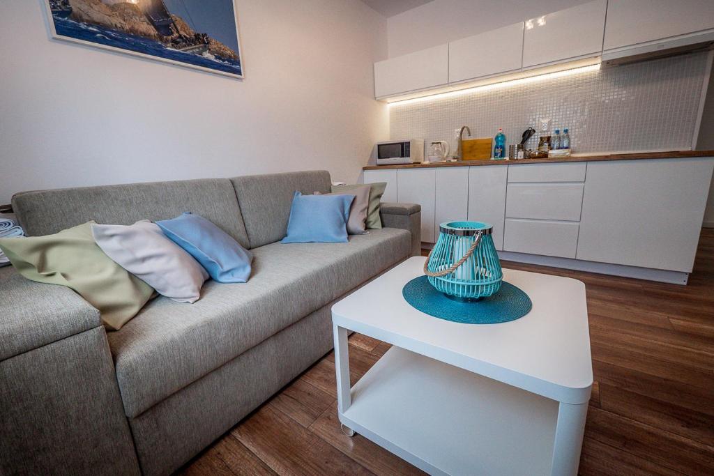 Kuchyňa alebo kuchynka v ubytovaní FUDA APARTAMENT DZIECI WRZESIŃSKICH 6/1/1